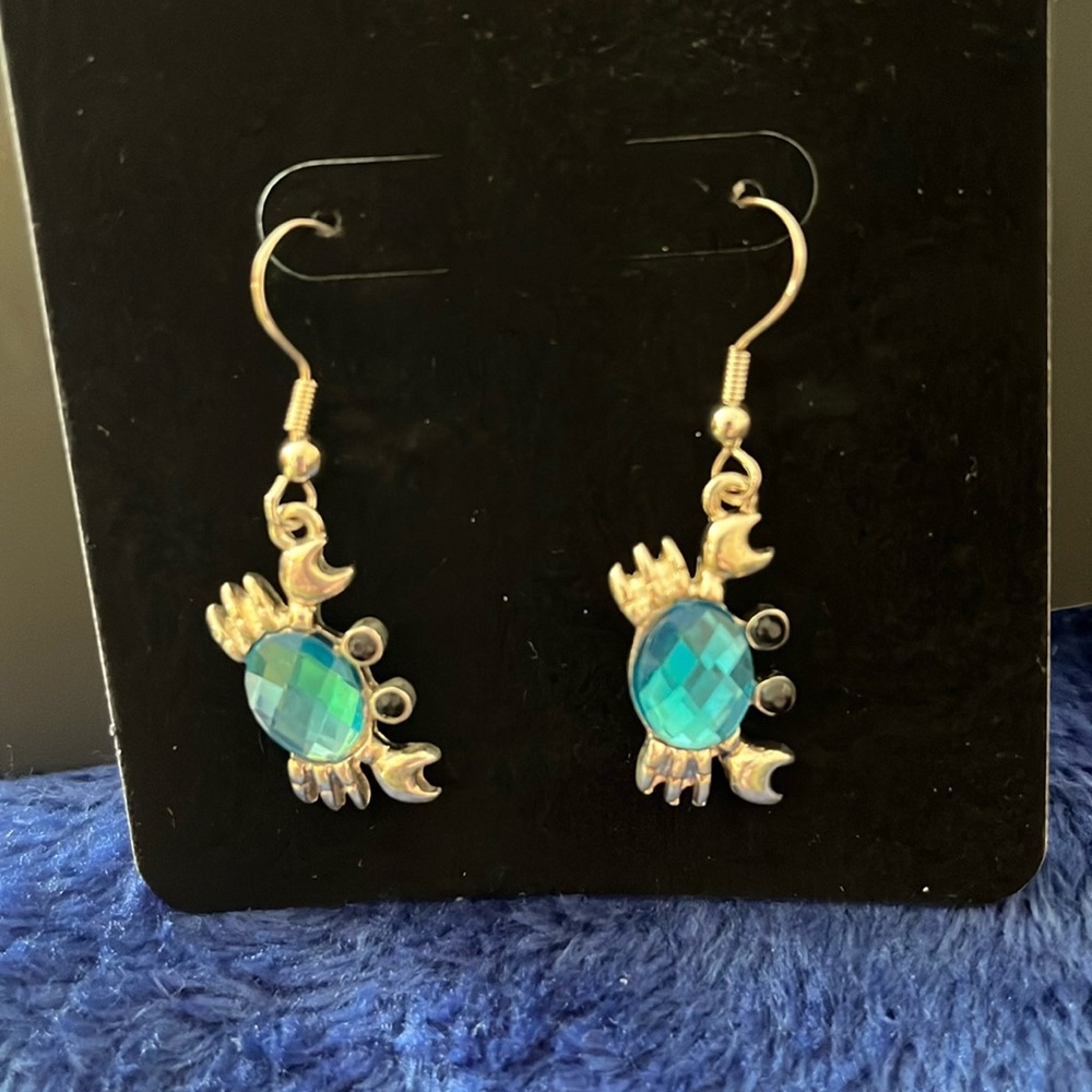 NWT Blue crab earrings